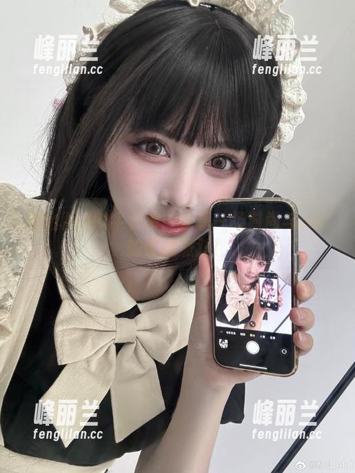 秋山AkI的牛仔裤：分享一场时尚与cos的碰撞派对！