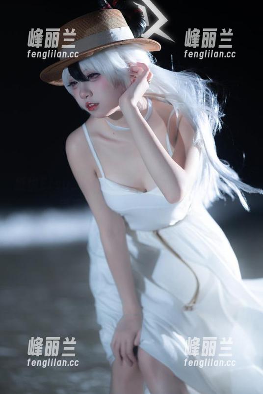 纸悦Etsu_ko在私拍中记录的甜心时刻，简直让人想大喊'好美呀！'