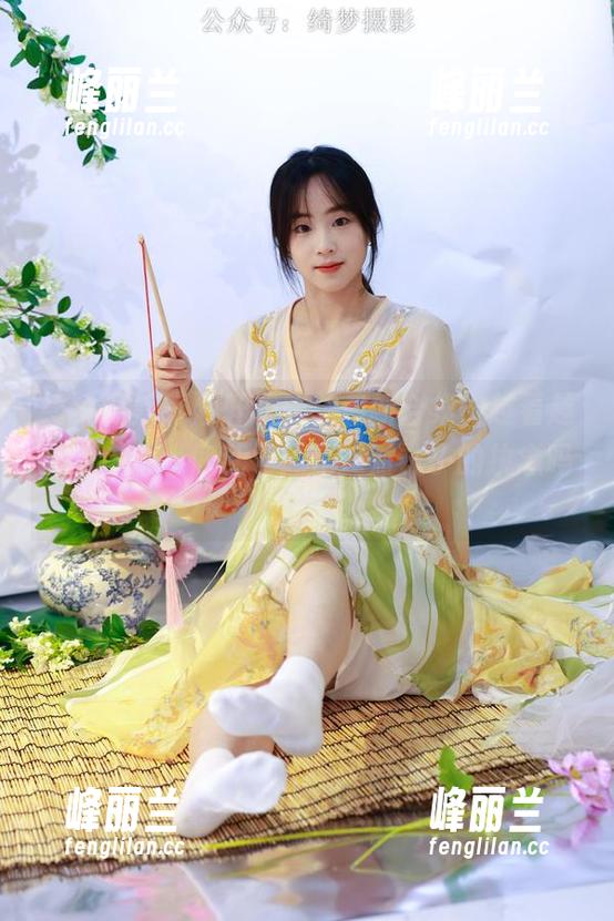 绮梦摄影 - 娅轩的棉袜最新合集，越看越让人内心小鹿乱撞！是我对袜子的执念吗？