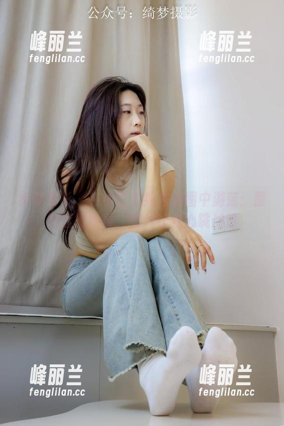绮梦摄影-小艺 绮梦摄影 - 在小艺的纯白构图中游荡:原图迷雾重重,图片让我心跳加速