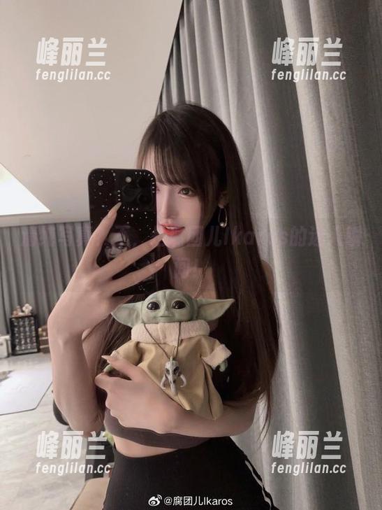 腐团儿Ikaros 清纯写真?不,是腐团儿Ikaros的迷人瞬间!