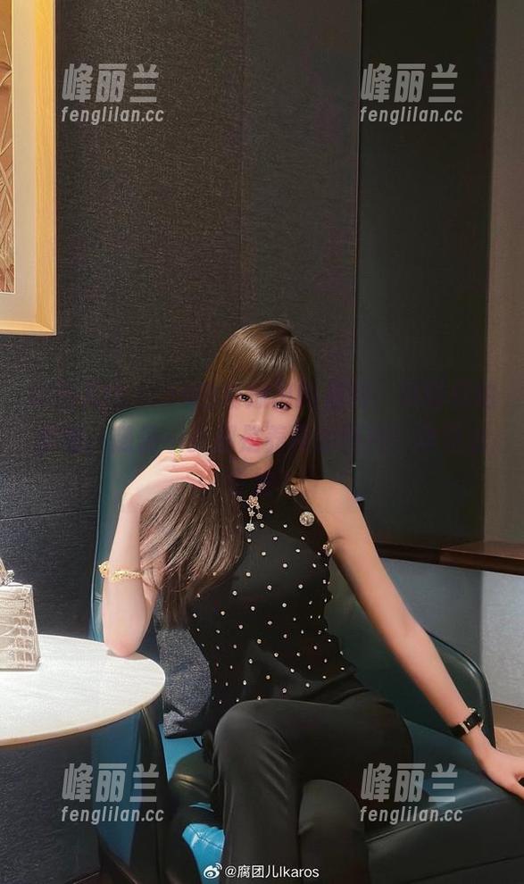 腐团儿Ikaros偷偷放出的福利，微博自拍杂图，随便一张都是养眼的图片！咋这么会拍？