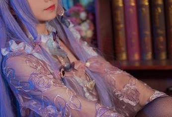 在花柒Hana的白丝写真里，原图和幻想交织了一场梦！