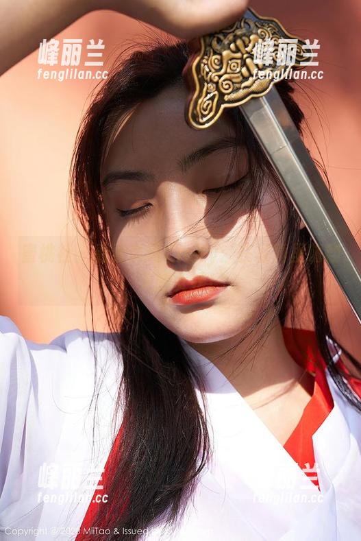 蜜桃社-佩琦Pinky 蜜桃社 - 看看佩琦Pinky:在写真里嗨翻天的女孩!
