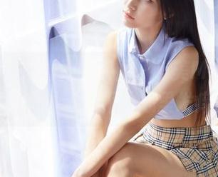 蜜桃社 – 观看她的原图，萌美Moemi少女简直让人忍不住心里发痒！