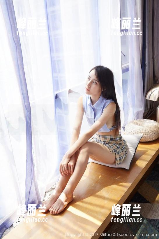 蜜桃社 - 观看她的原图，萌美Moemi少女简直让人忍不住心里发痒！