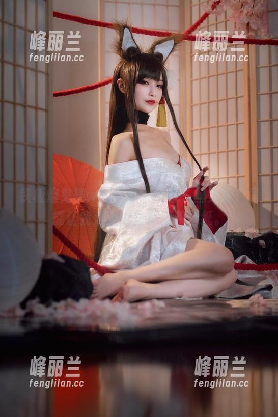 铁板烧鬼舞w的眼镜，带着一丝鬼魅，竟能让我爱上这些美图和壁纸。