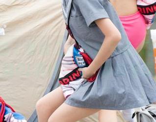 魔镜街拍 – 谁说工作不能有点惊喜？婷婷带你领略OL黑丝美丽日常的免费合集！