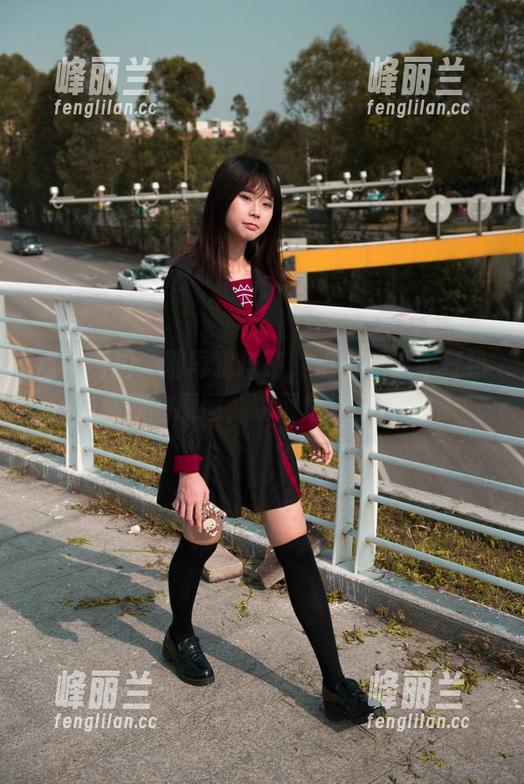 魔镜街拍：别再犹豫了，点击看这牛仔热裤女孩的原图，瞬间感知夏日风情