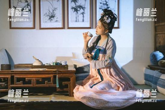 鹿八岁baby 兔女郎附身,鹿八岁baby的美图让人忍不住多看几眼!
